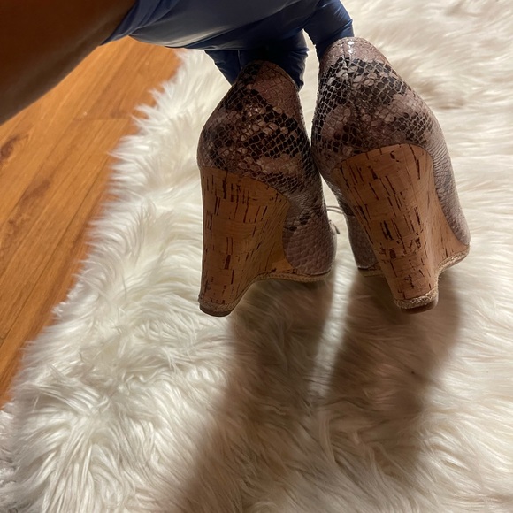 Prada Python pink snake skin Peep- toe wedge - Picture 15 of 16